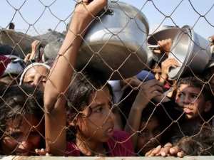 التجويع والمساعدات.. سلاحان في حرب غزّة