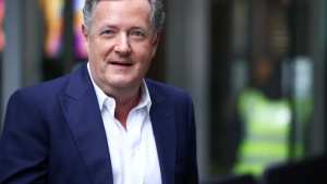 بسبب غزة.. بيرس مورجان لـ نجل نتنياهو: سأتركك تعوي مثل الأحمق