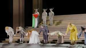 بسبب رفع العلم الفلسطيني.. إلغاء عروض الأوبرا الملكية البريطانية في إسرائيل