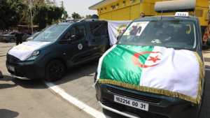 قطاع النقل في معسكر يتعزز بـ 350 سيارة أجرة و10 حافلات و12 قطارا