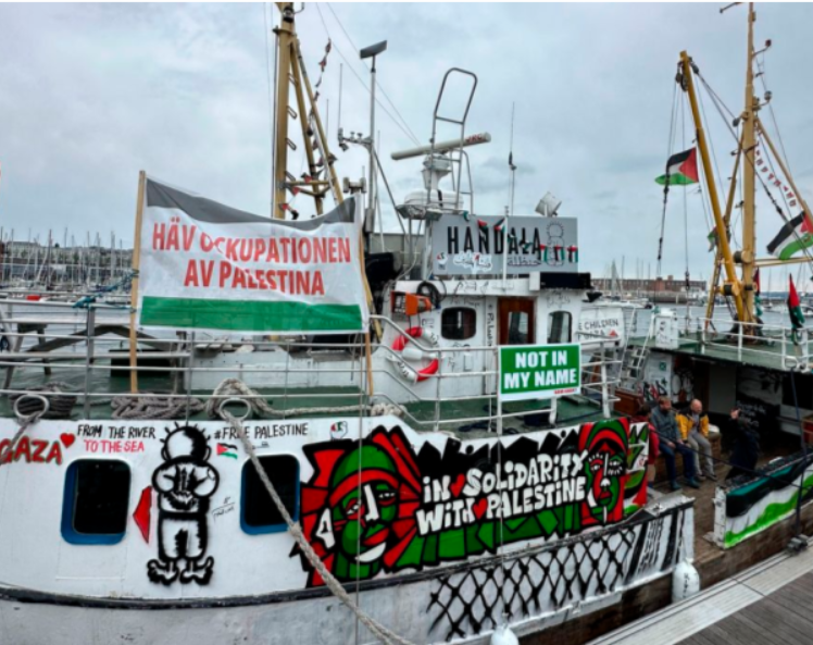 Des soldats sionistes prennent le contrôle du bateau transportant de l'aide humanitaire aux Ghazaouis