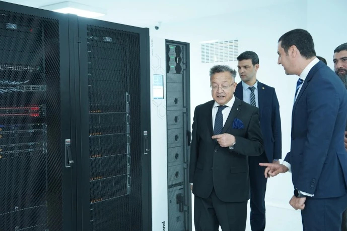 بداري يزور مركز بيانات متخصص في تطبيقات الذكاء الاصطناعي