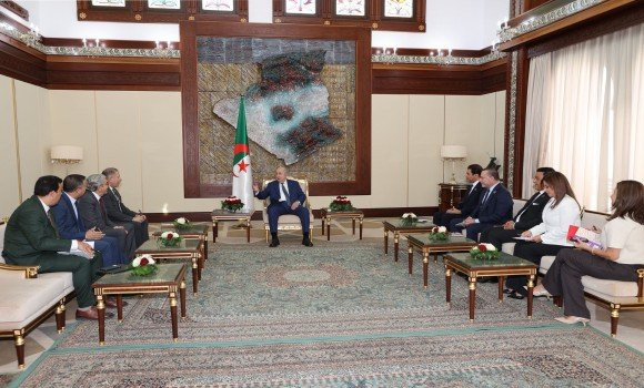 Le président de la République reçoit une délégation médiatique libanaise en marge de la visite du président Joseph Aoun en Algérie