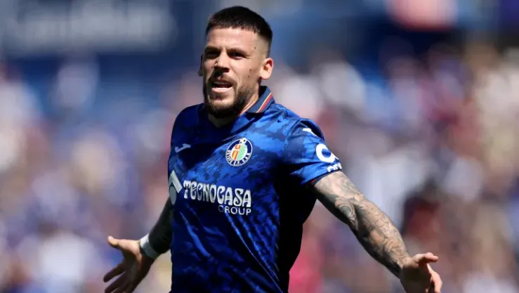 إصابة غريبة لنجم برشلونة السابق بسبب هجوم كلب