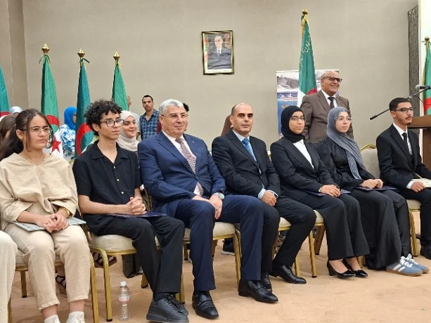 سمير شيباني  يُكرّم المتفوقين في شهادتي الباك والبيام ..رسالة وفاء للتلاميذ النجباء