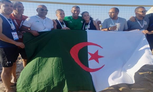 الألعاب الإفريقية المدرسية: المنتخبان الوطنيان للكرة الطائرة الشاطئية (إناث وذكور) يتوجان بالميدالية الذهبية