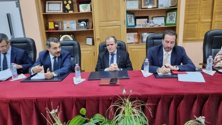 وزارة التجارة الخارجية : تسريح بشكل استثنائي جميع السلع والبضائع العالقة على مستوى الموانئ والمطارات