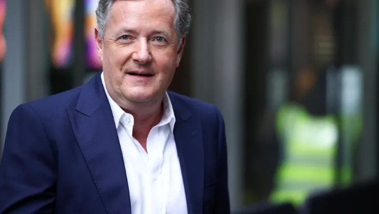 بسبب غزة.. بيرس مورجان لـ نجل نتنياهو: سأتركك تعوي مثل الأحمق