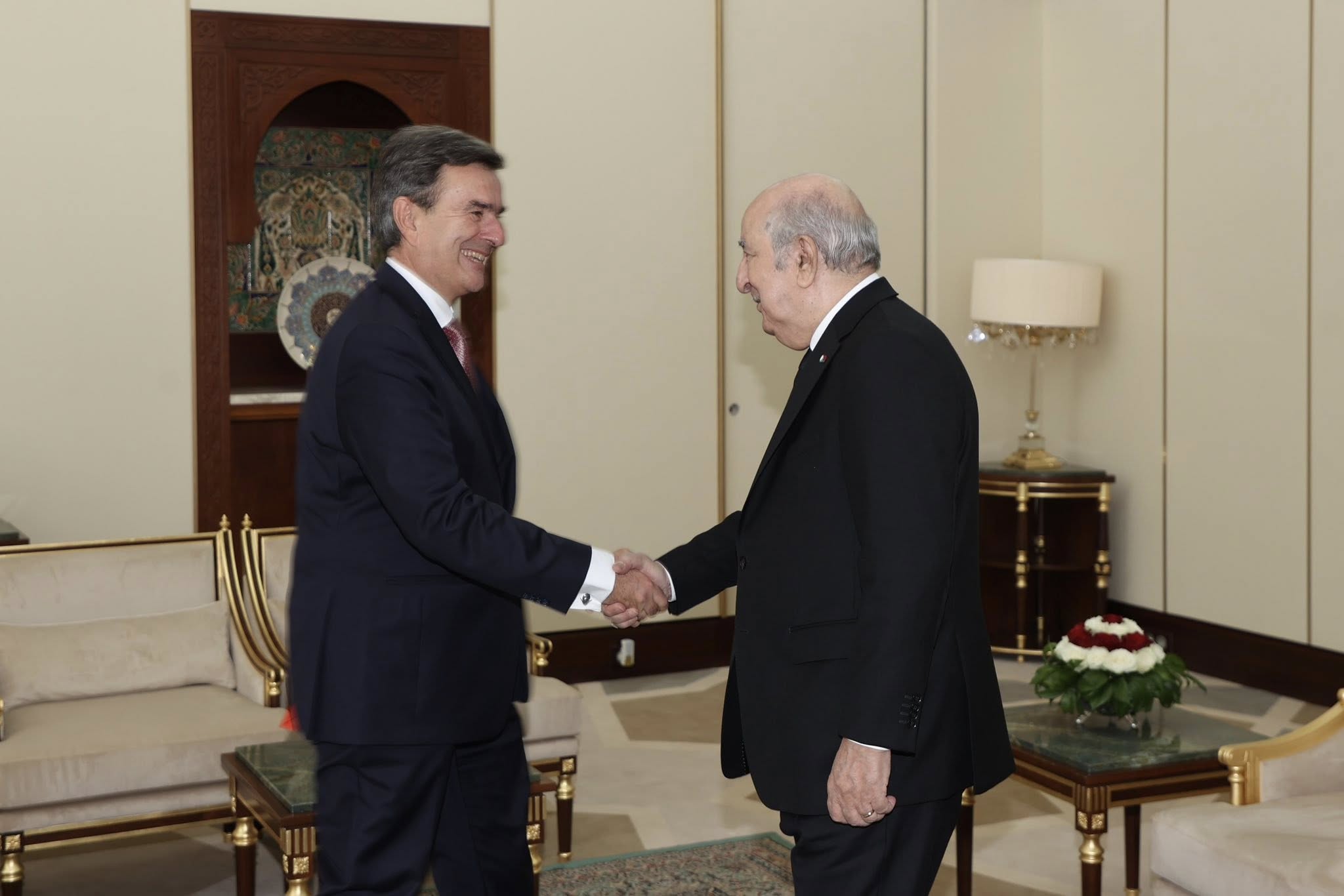 الرئيس تبّون يستقبل سفراء عدّة دوَل