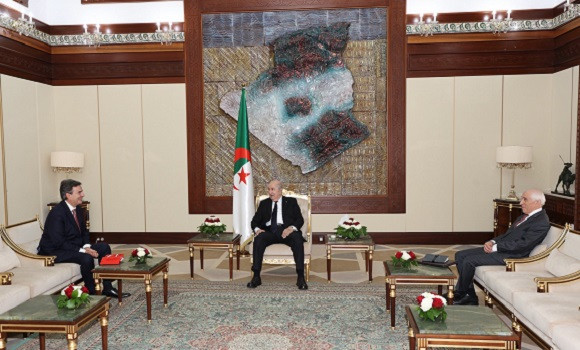 Le président de la République reçoit l'ambassadeur de la Confédération suisse