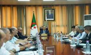 الدخول الجامعي 2026/2025: بداري يترأس اجتماعا يخص تحسين خدمة النقل الجامعي