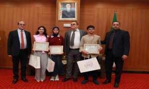 وزير الاتصال يشرف على حفل تكريم المتفوقين في شهادتي البكالوريا والتعليم المتوسط من أبناء منتسبي القطاع