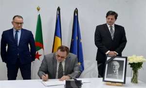 Décès de l'ancien président roumain Ion Iliescu : M. Meziane signe le registre de condoléances à l'ambassade de Roumanie
