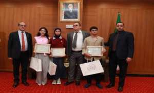 Le ministre de la Communication honore les lauréats du baccalauréat et du  BEM parmi les enfants des travailleurs du secteur