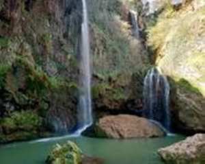 توافد لافت للسياح على شلالات ومغارات تيارت