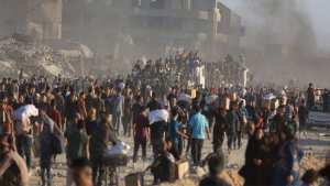 شهداء ومصابون بينهم منتظري مساعدات برصاص وقصف الاحتلال أنحاء متفرقة في قطاع غزة