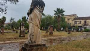 Le Jardin Archéologique (الحديقة الأثرية) située au cœur de la ville de Guelma, en Algérie.