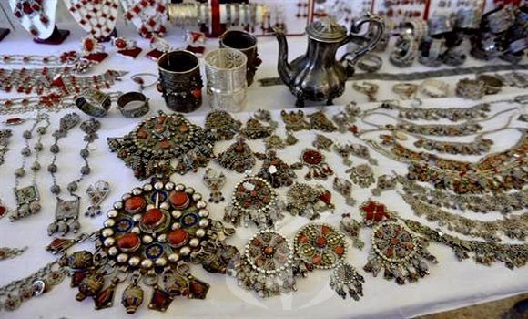 De l'opulence à l'élégance contemporaine, le bijou d'Ath Yenni se réinvente sans perdre son âme