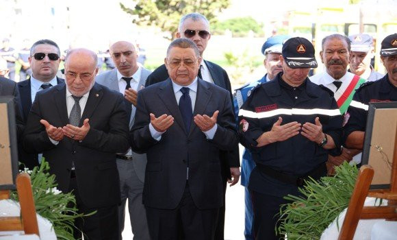 Crash d'un avion de la Protection civile à Jijel: Merad se recueille à la mémoire des martyrs du devoir et présente ses condoléances à leurs familles