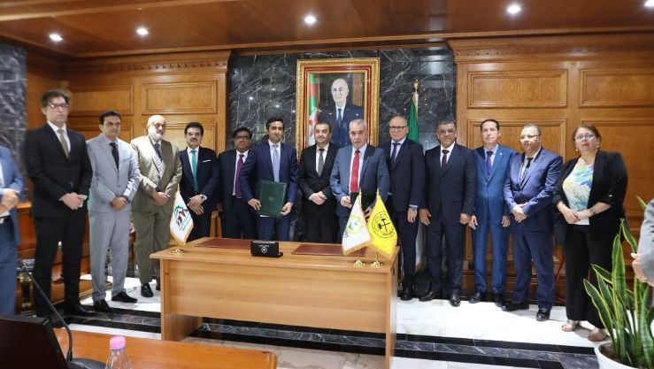 عرقاب يشرف على مراسم التوقيع على مذكرة تفاهم بين مجمع 