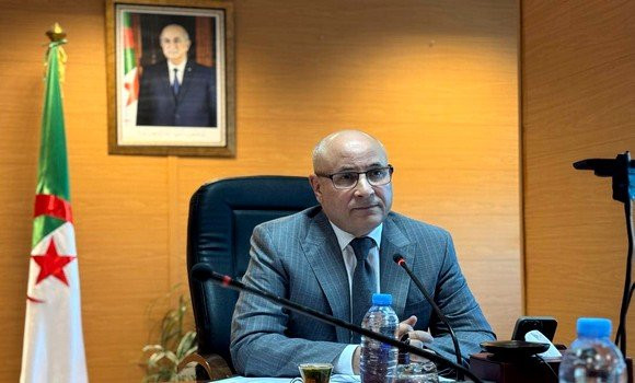 Réunion d'évaluation consacrée au suivi de l'approvisionnement du marché et des préparatifs de la rentrée sociale