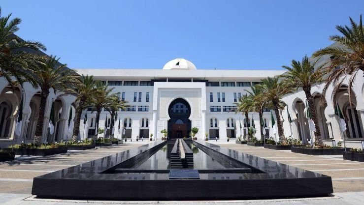 الجزائر تُخطر فرنسا بنقض اتفاق التأشيرات وإنهاء الامتيازات العقارية للسفارة