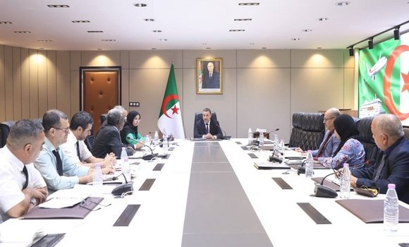 نقل: السيد سعيود يشدد على تدعيم أسطول 