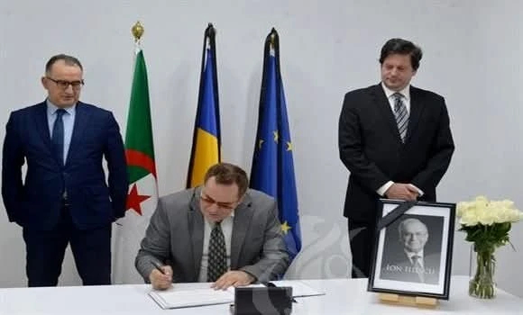 وفاة الرئيس الروماني الأسبق إيون إليسكو: السيد مزيان يوقع على سجل التعازي بسفارة رومانيا