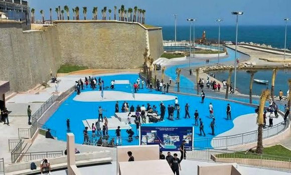 Les espaces de loisirs aménagés le long du front de mer d'Alger: un havre de détente pour les visiteurs en période estivale