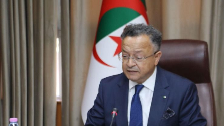 بداري يجتمع بإطارات من الوزارة والديوان الوطني للخدمات الجامعية