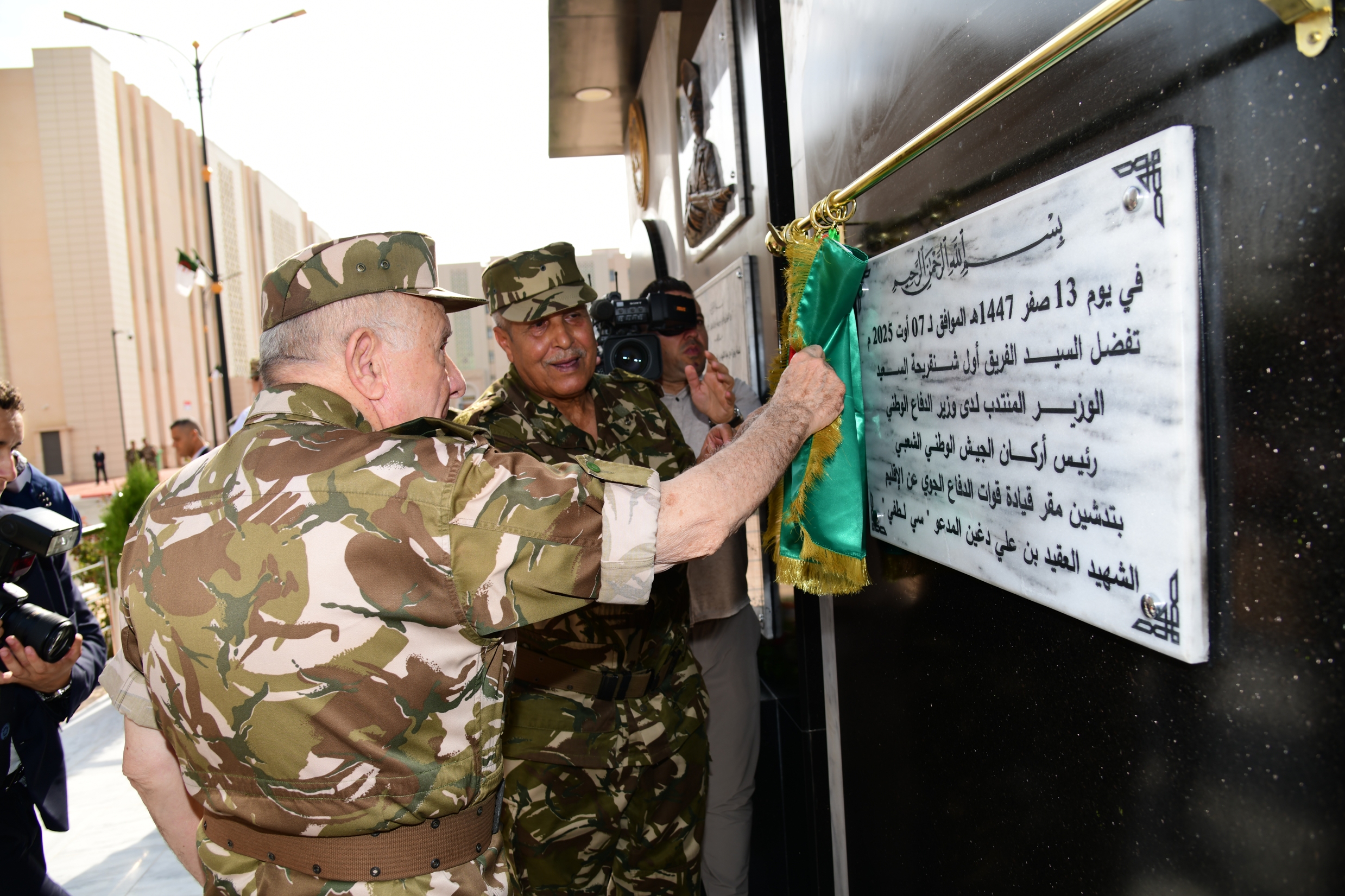 شنقريحة يأمر بالمراقبة الصارمة للمجال الجوي