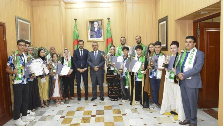 إستقبال الفريق الوطني المتوج بثلاث ميداليات في المسابقة الدولية للشباب بالروبوت والذكاء الاصطناعي