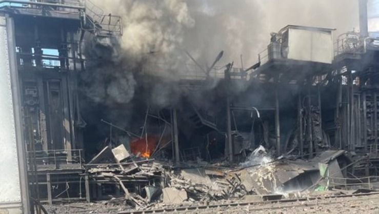 انفجار في مصنع 