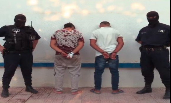 Arrestation de deux suspects impliqués dans une agression à l'arme blanche contre un individu à Oum El Bouaghi