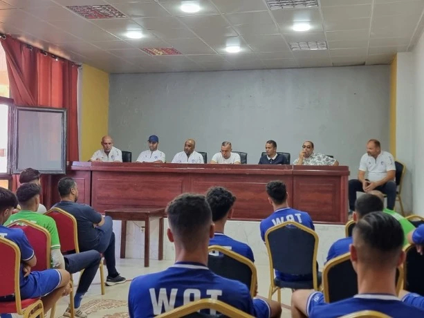 الرابطة الثانية هواة :  إدارة وداد تلمسان تجتمع باللاعبين