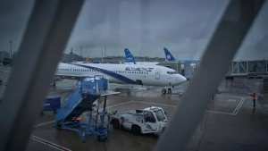 بسبب عبارة  فلسطين حرة .. إيقاف مراقب جوي عن العمل في فرنسا