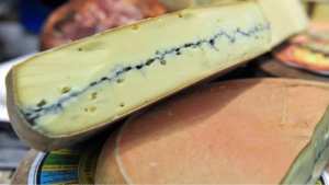 وفاة شخصين وإصابة 21.. عدوى بكتيرية مرتبطة بالجبن تتفشى بفرنسا