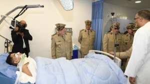 الفريق أول شنقريحة يتفقد المصابين إثر حادث سقوط حافلة بواد الحراش