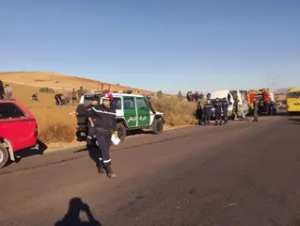 عين الدفلى:  وفاة 3 أشخاص وإصابة 31 أخرين في اصطدام حافلة بشاحنة