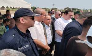 Chute d'un bus dans Oued El Harrach: le ministre de la Communication assiste à l'inhumation d'une des victimes à Alger