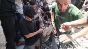 7 شهداء في استهداف الاحتلال المدنيين وسط قطاع غزة