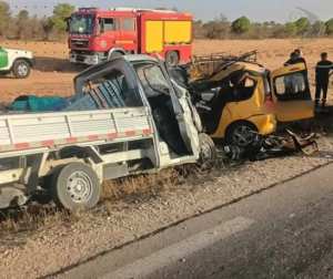 سعيدة: وفاة 4 أشخاص وجرح 4 آخرين في حادث اصطدام سيارة أجرة بشاحنة صغيرة