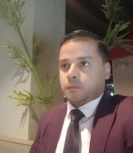 دكتور معازيز عبد القادر أستاذ بالمركز الجامعي بالبيض ..من ملحمة الصومام إلى الجزائر الجديدة.. ذاكرة المجد لصياغة انتصارات الغد