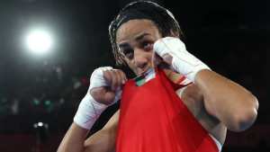 الملاكمة الجزائرية إيمان خليف تنفي شائعات اعتزالها 