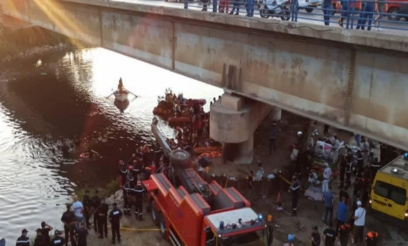 Alger : 10 morts suite à la chute d'un bus dans l'Oued El Harrach (bilan préliminaire)