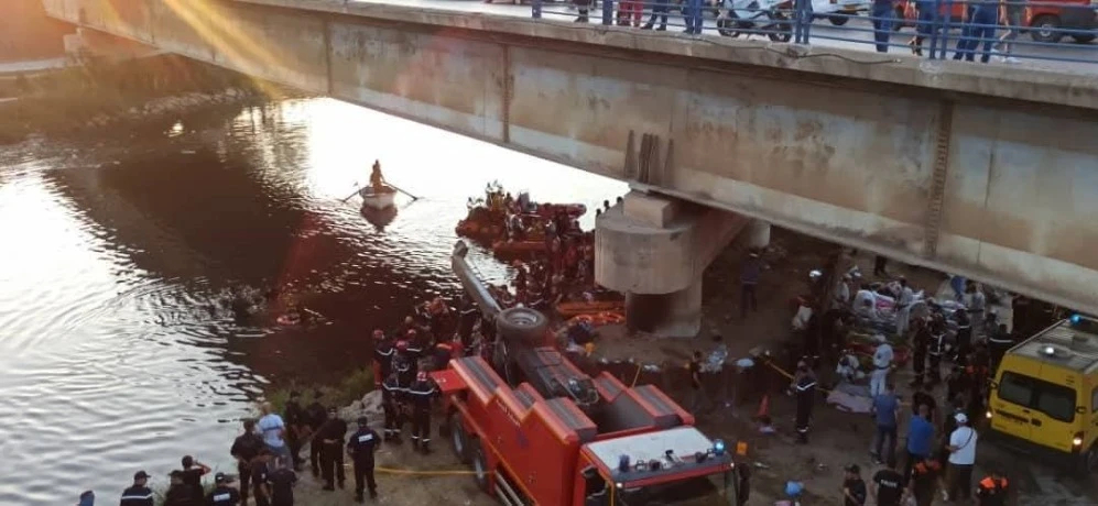 سقوط حافلة المسافرين بوادي الحراش: ارتفاع الحصيلة إلى 18 وفاة و9 جرحى