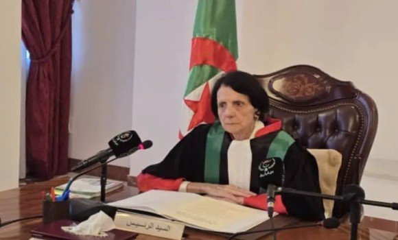 حادث سقوط حافلة بوادي الحراش: رئيسة المحكمة الدستورية تعزي عائلات الضحايا