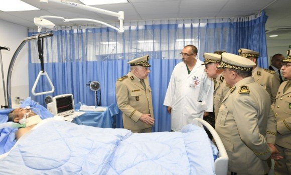 حادث سقوط حافلة بوادي الحراش: الفريق أول السعيد شنقريحة يتفقد المصابين بمستشفيات زميرلي ومصطفى باشا وعين النعجة