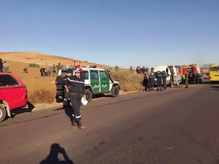 عين الدفلى:  وفاة 3 أشخاص وإصابة 31 أخرين في اصطدام حافلة بشاحنة