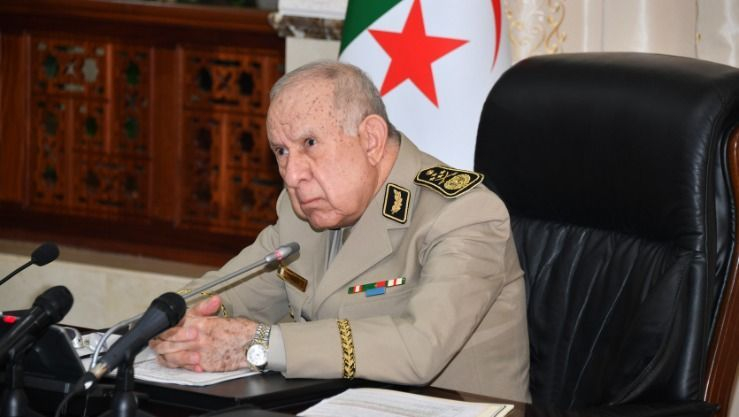 الفريق أول السعيد شنقريحة يعزي عائلات ضحايا حادث وادي الحراش